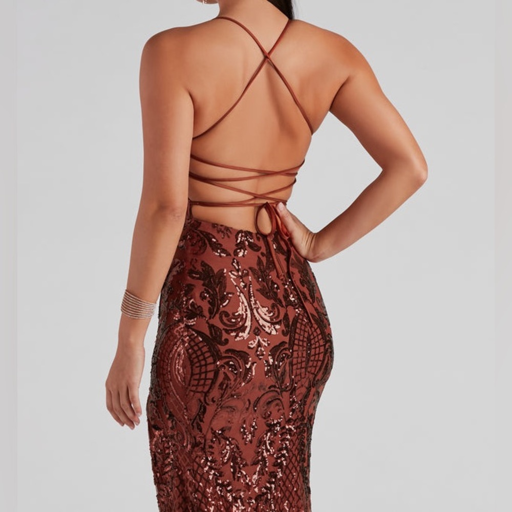 Straight neck red dress with sequined design